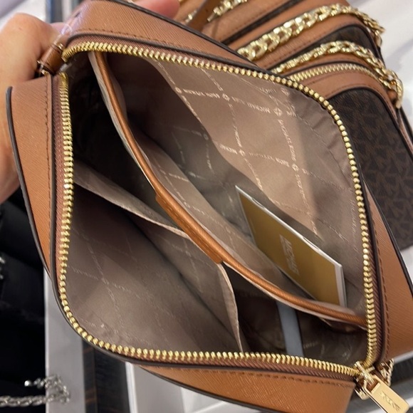 MICHAEL KORS
Jet Set Large Saffiano Leather Crossbody Bag Luggage color NWT - Picture 11 of 16